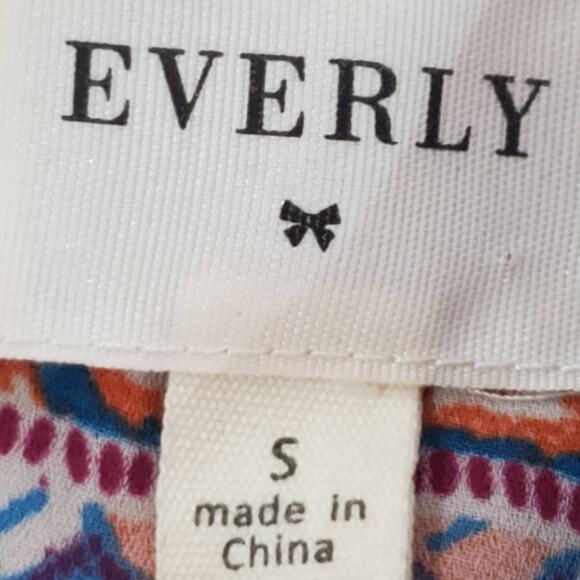 Everly Bohemian Cold Shoulder Crop Bell Sleeve Halter Top Small - Picture 5 of 9